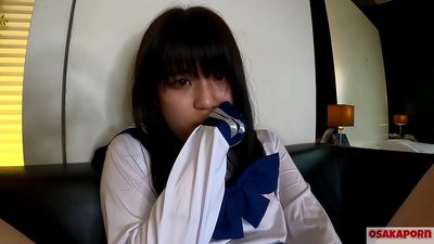 18 taong gulang na Japanese na babae na may maliliit na tits squirts at orgasms na may daliri fucking at sex toy. Asian girl sa school cosplay costume ay nagbibigay ng blowjobs sa amateur video. Mao 7 OSAKAORN.